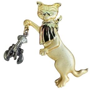 AJC Gold Cat Brooch Holding Lobster Charm ‘Fancy Feast’ Kitschy Kitty Pin VTG